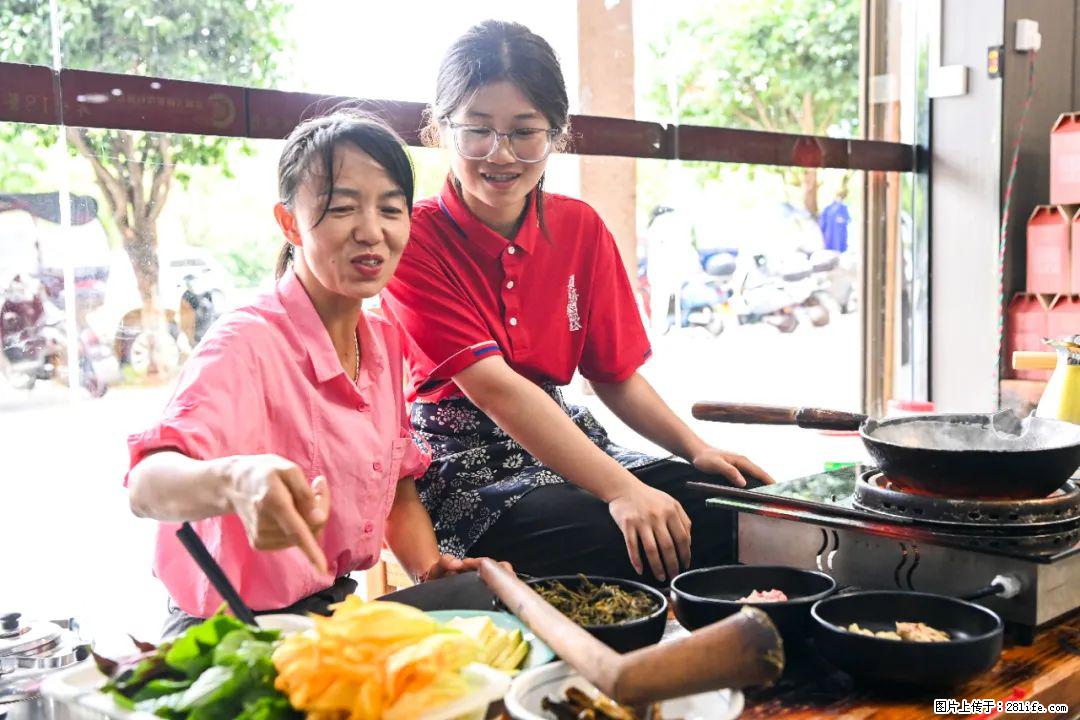 全网追的“扁担女孩”，找了一份暑假工，时薪12元 - 益阳生活资讯 - 益阳28生活网 yiyang.28life.net